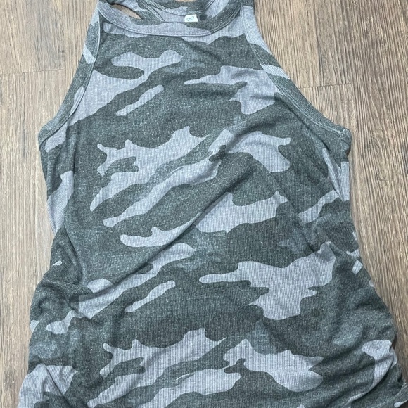 Bundle of 8 maternity tank tops - Picture 6 of 9